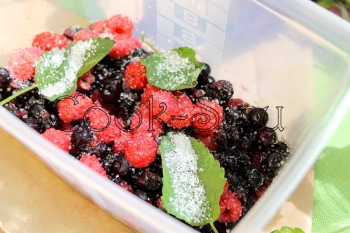 замороженные ягоды с сахаром